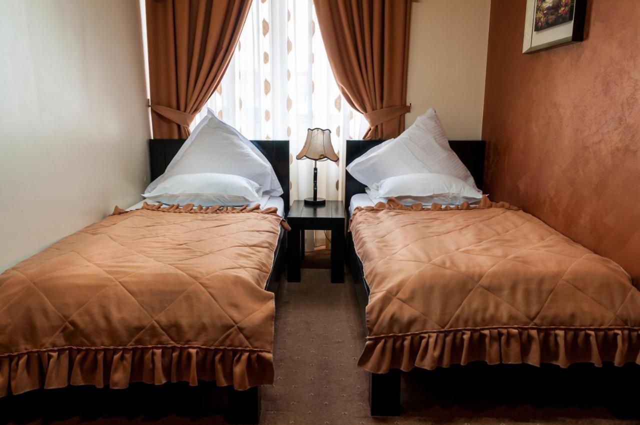 Pensiune Turistica Tosca Bacău Zewnętrze zdjęcie